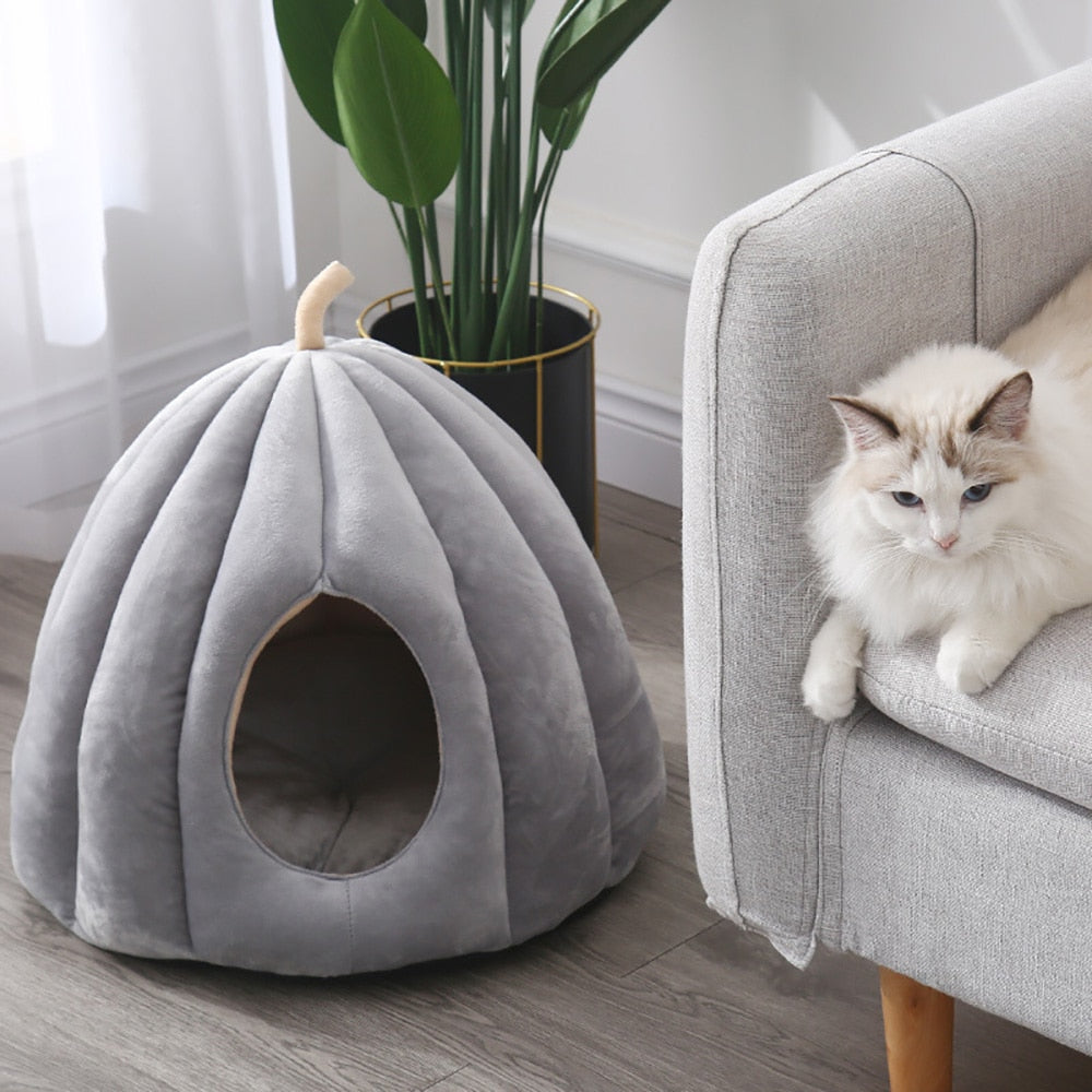 CozyPaw Pumpkin Pet Retreat Bed: Warm, Fluffy Cat and Dog Bed with Removable Cushion - Perfect for Winter Snuggles!"