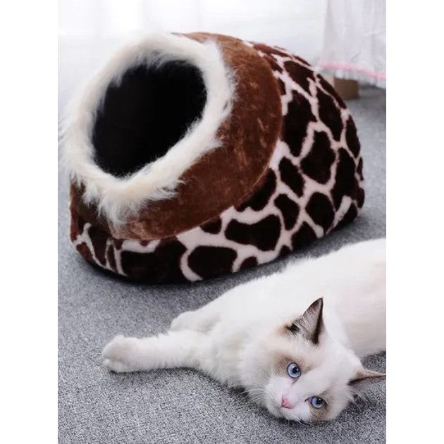 Luxurious leopard print pet bed: Stylish comfort for your furry companion.