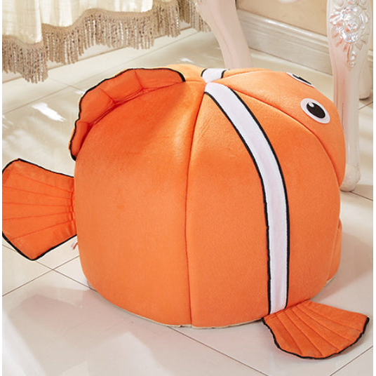 CozyFish Cat Retreat: Cute Clownfish-Shaped  Bed for Indoor Cats and Small Dogs - Portable and Comfortable