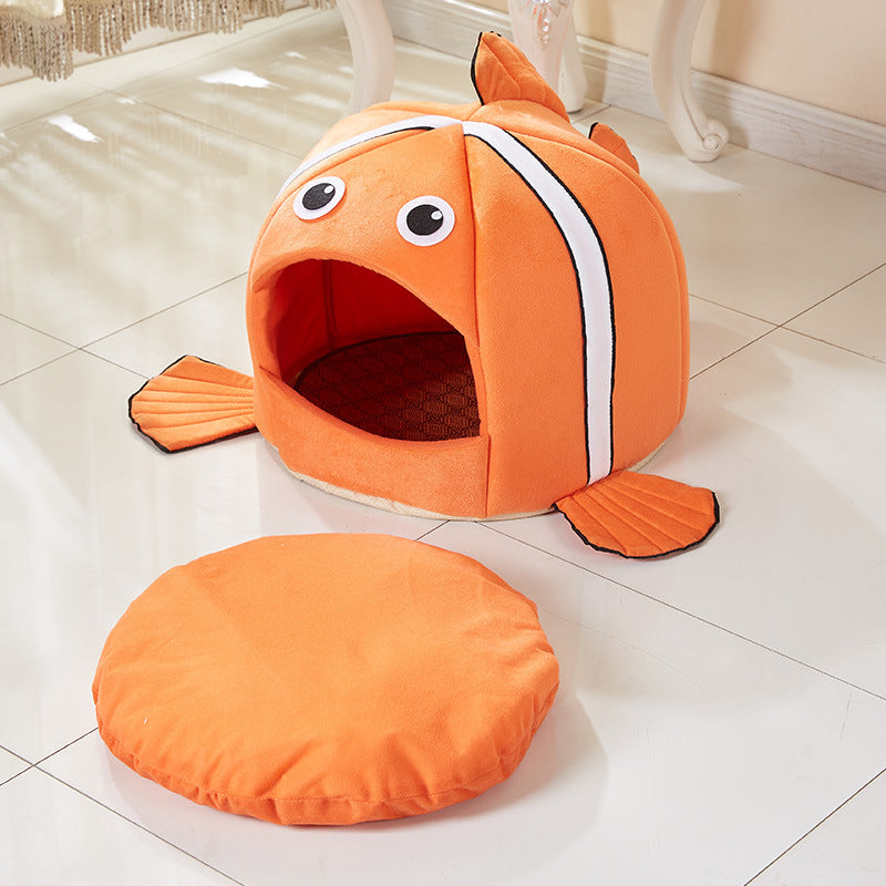 CozyFish Cat Retreat: Cute Clownfish-Shaped  Bed for Indoor Cats and Small Dogs - Portable and Comfortable